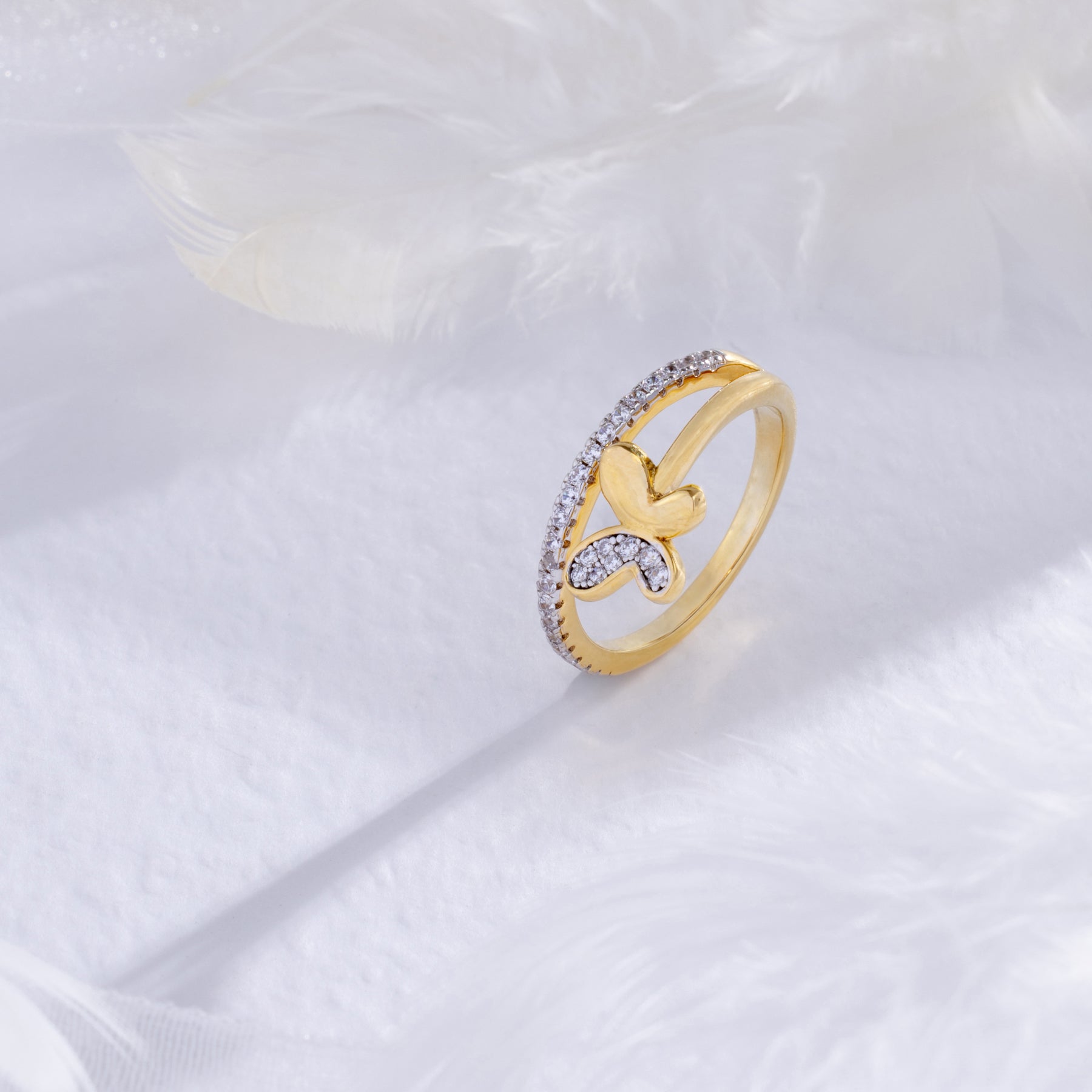 Gold Band Ring with Lab Grown Diamond Virja